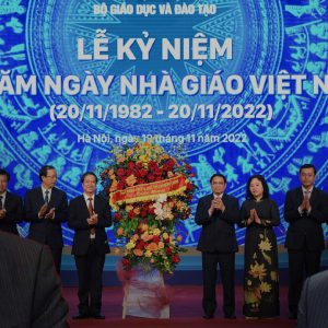 Miễn học phí cho con của giáo viên: Di sản của cố Tổng Bí thư Trọng và “lợi ích nhóm”