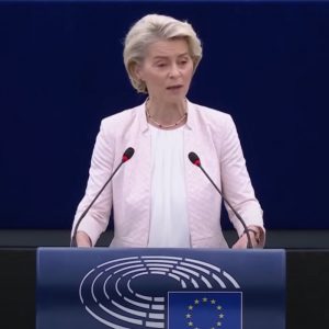 Chủ tịch Ủy ban châu Âu Von der Leyen tuyên bố “tái vũ trang châu Âu”