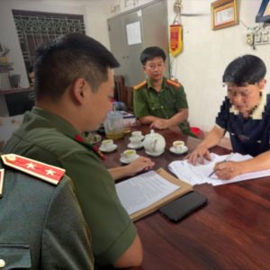 PHẠT 7,5 TRIỆU VÌ “CHÊ” GÓP Ý HIẾN PHÁP TRÊN FACEBOOK